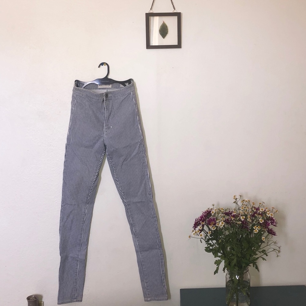 Skinny high waisted jeans!